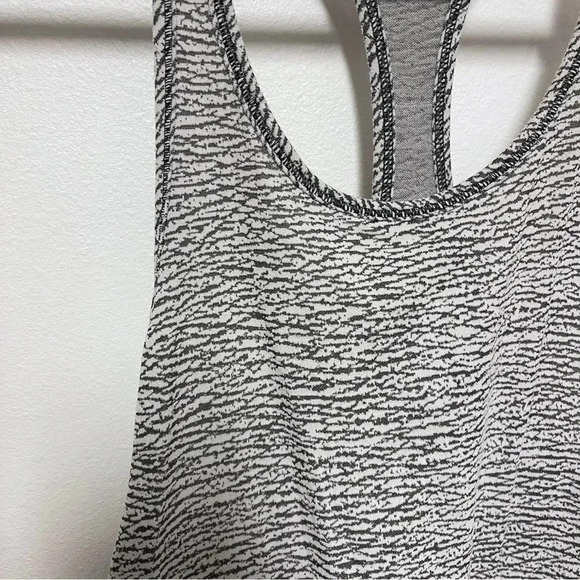 Lululemon Textured Racerback Crop Tank Top - Workout Yoga Running Athletic - Picture 3 of 4